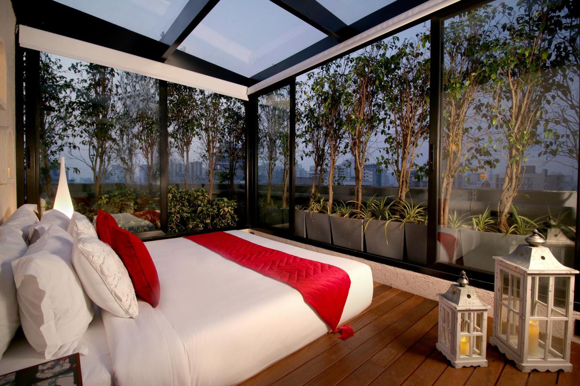 Theory9 Premium Service Apartments Bandra Mumbai Exterior photo
