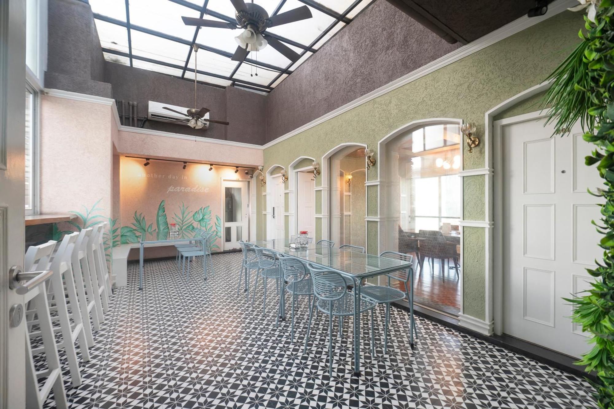 Theory9 Premium Service Apartments Bandra Mumbai Exterior photo